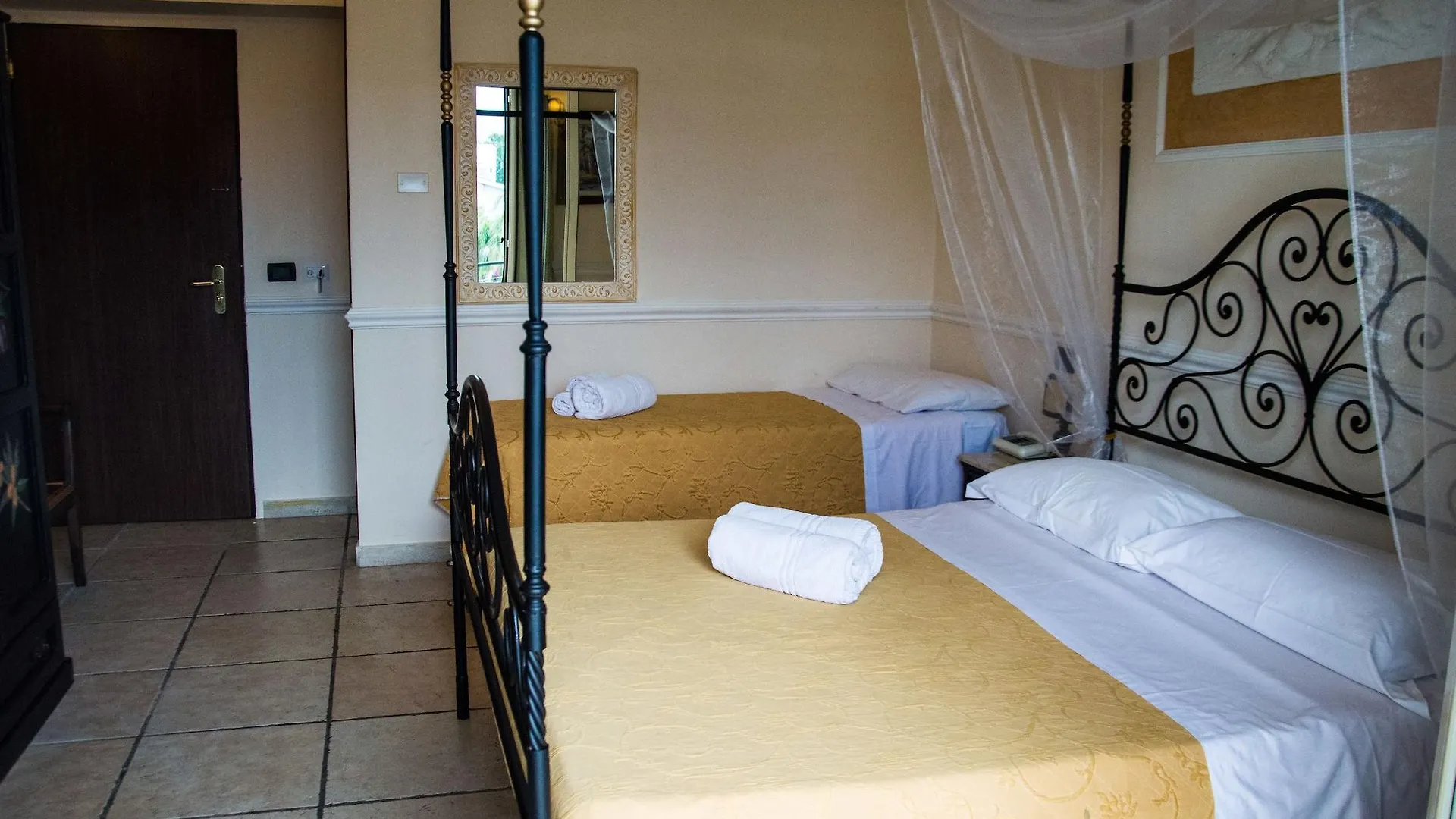 Hotel & Apartments Villa Linda Giardini Naxos
