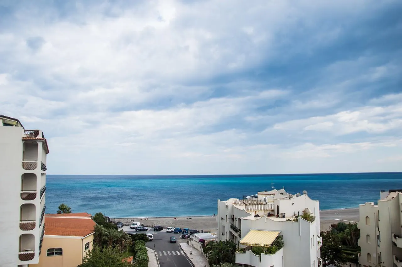 Hotel & Apartments Villa Linda Giardini Naxos 3*,